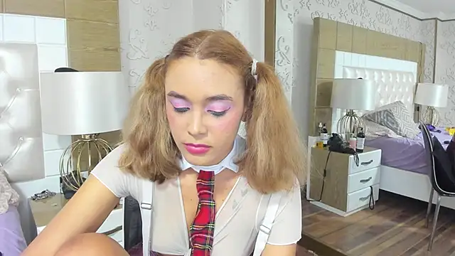 TaraaHot online show from April 16, 2026, 2:12 am