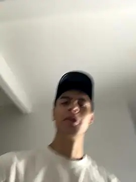 Snapshot of Stiven_CL chatting on October 26, 2025, 9:48 pm Stiven CL online show from October 26, 2025, 9:48 pm