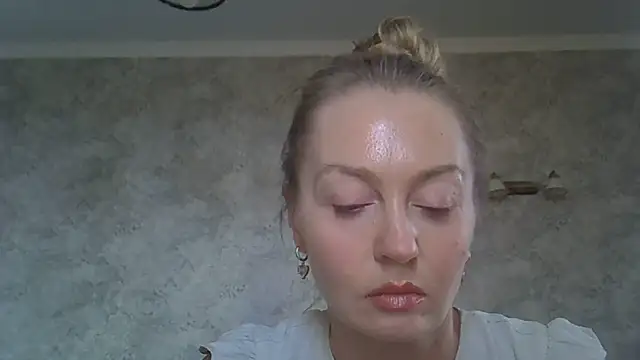 ZarinaSwift online show from June 7, 2026, 7:13 am
