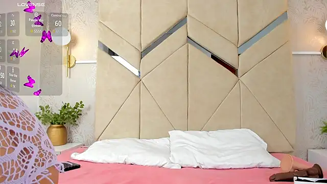 Snapshot of LiaVelez chatting on December 18, 2025, 1:48 pm LiaVelez online show from December 18, 2025, 1:48 pm