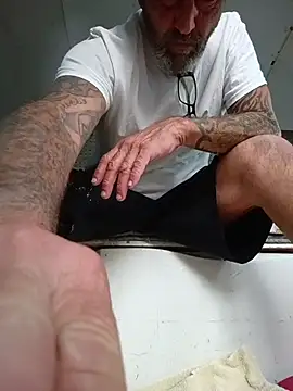 Snapshot of Hotbodyscottie chatting on November 15, 2025, 10:25 pm Hotbodyscottie online show from November 15, 2025, 10:25 pm