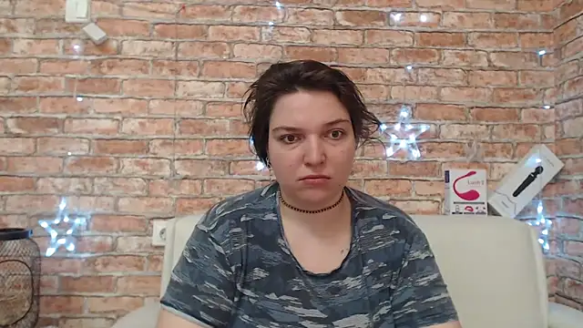 Amelia Kiss  online show from April 19, 2026, 1:06 am