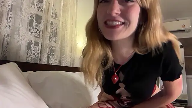 SirenaBelle online show from May 5, 2026, 10:24 pm