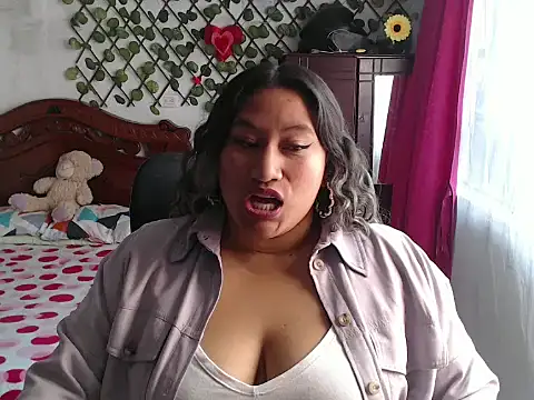 EmilyLove1014 online show from December 20, 2024, 8:01 pm