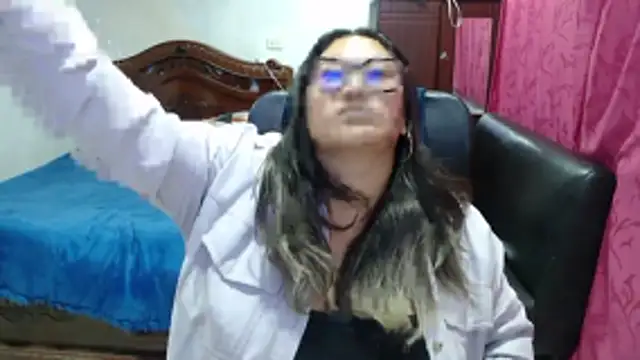 EmilyLove1014 online show from November 2, 2025, 4:28 am