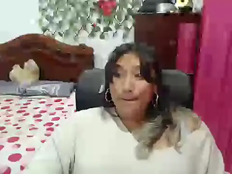 EmilyLove1014 online show from January 9, 2025, 3:04 am