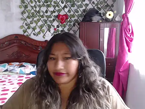 EmilyLove1014 online show from December 26, 2024, 9:15 pm