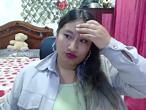 EmilyLove1014 online show from January 13, 2025, 3:01 am