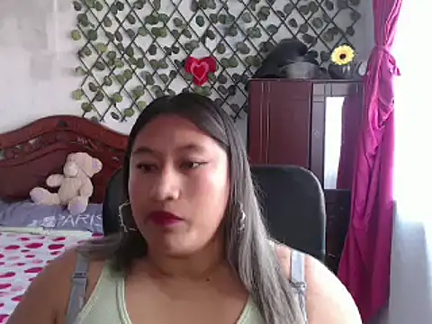 EmilyLove1014 online show from January 12, 2025, 5:22 pm