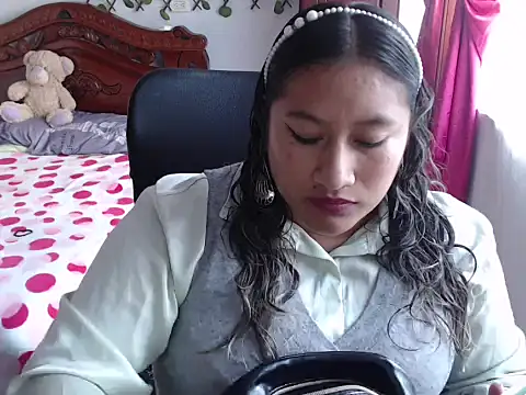 EmilyLove1014 online show from January 10, 2025, 8:48 pm