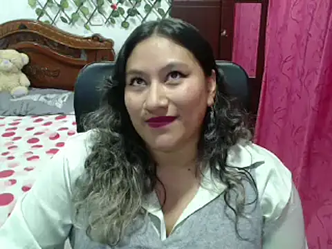 EmilyLove1014 online show from January 10, 2025, 11:50 pm