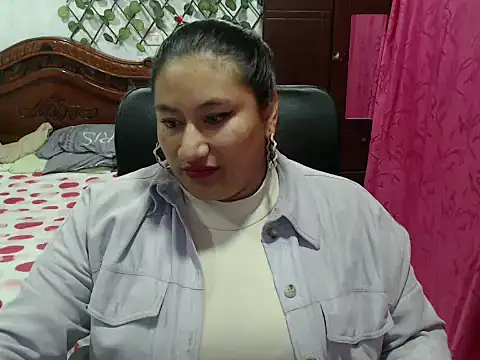 EmilyLove1014 online show from January 3, 2025, 1:59 am