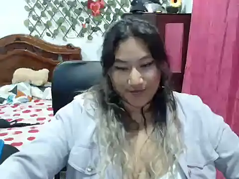 EmilyLove1014 online show from December 21, 2024, 4:52 am