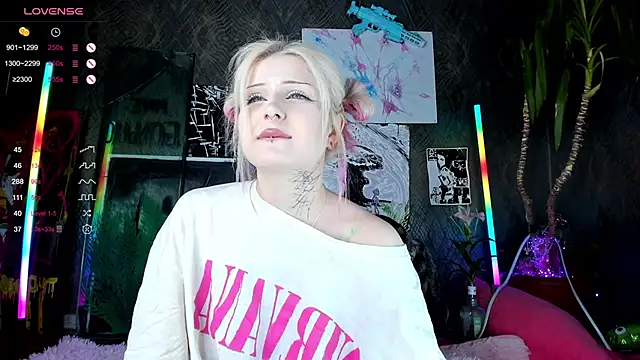 Snapshot of little_grinch666 chatting on March 14, 2025, 5:46 pm little grinch666 online show from March 14, 2025, 5:46 pm