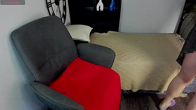 Snapshot of ZoeEast chatting on November 26, 2025, 1:22 pm ZoeEast online show from November 26, 2025, 1:22 pm