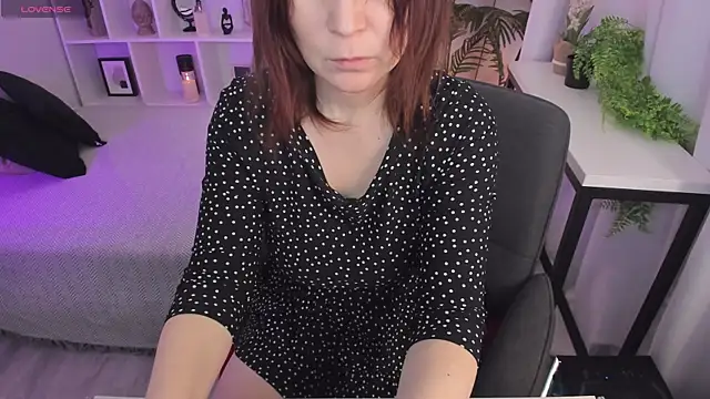Snapshot of ZoeEast chatting on January 8, 2026, 1:28 pm ZoeEast online show from January 8, 2026, 1:28 pm