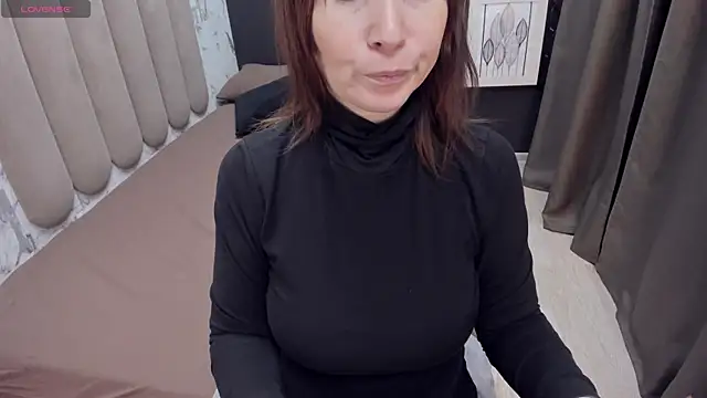 Snapshot of ZoeEast chatting on October 24, 2025, 1:43 pm ZoeEast online show from October 24, 2025, 1:43 pm