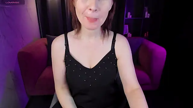 Snapshot of ZoeEast chatting on December 20, 2024, 1:33 pm ZoeEast online show from December 20, 2024, 1:33 pm