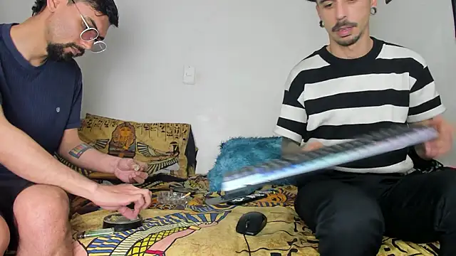 Aaron BigDickxxx online show from March 31, 2026, 8:00 pm