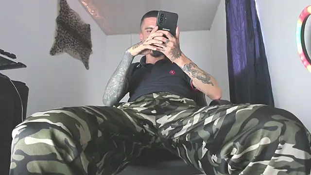 Aaron BigDickxxx online show from July 7, 2026, 6:55 pm