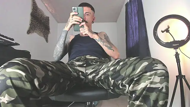 Aaron BigDickxxx online show from July 30, 2026, 5:01 pm