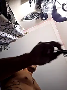 Snapshot of Twin2222 chatting on December 16, 2025, 4:06 am Twin2222 online show from December 16, 2025, 4:06 am