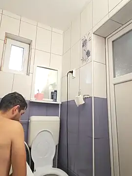 Snapshot of hornny1995 chatting on December 19, 2025, 9:44 am hornny1995 online show from December 19, 2025, 9:44 am