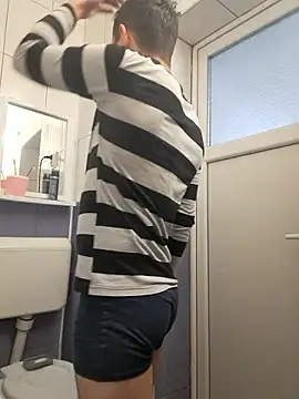 Snapshot of hornny1995 chatting on January 7, 2026, 5:40 pm hornny1995 online show from January 7, 2026, 5:40 pm