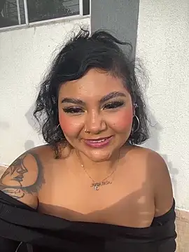 Juli Walker online show from April 5, 2026, 9:43 pm