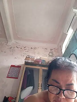 Hotestlove online show from April 5, 2026, 2:29 am