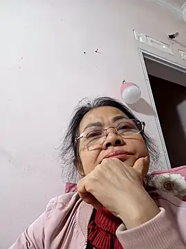 Hotestlove online show from February 5, 2026, 1:51 pm