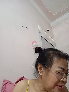 Hotestlove online show from June 1, 2026, 10:59 am