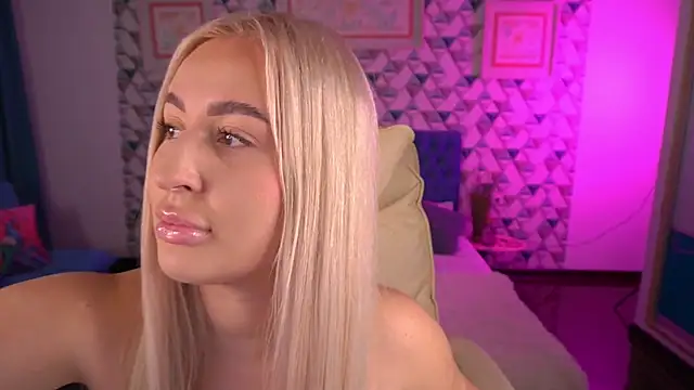 LiaBrazzerr online show from April 15, 2026, 1:59 pm