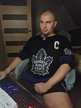 Foxyshaved online show from November 28, 2025, 3:50 am