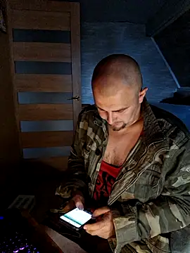 Snapshot of Foxyshaved chatting on May 16, 2026, 5:17 am Foxyshaved online show from May 16, 2026, 5:17 am