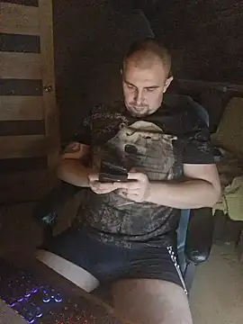 Foxyshaved online show from November 18, 2025, 4:16 am