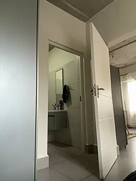 slimcateee online show from April 13, 2026, 10:08 am