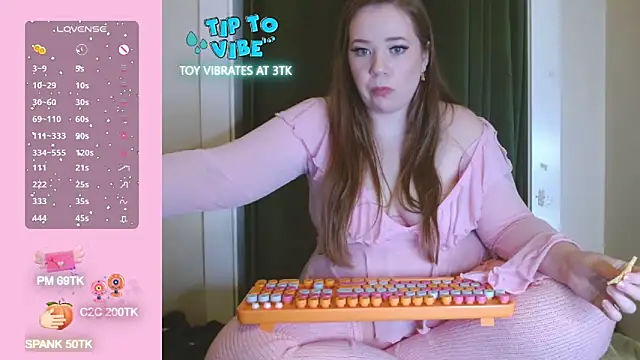 Snapshot of MissLolaLuxxx chatting on November 13, 2025, 3:32 am MissLolaLuxxx online show from November 13, 2025, 3:32 am