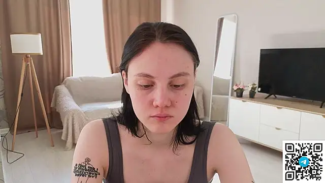 MaryCoopeer online show from April 24, 2026, 5:09 am