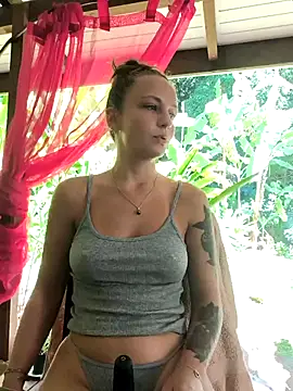 emma4xxx online show from February 28, 2025, 7:46 pm