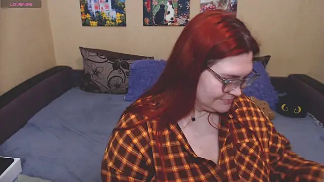 JuliaKeln online show from April 18, 2026, 7:58 pm