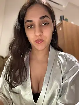 Snapshot of CuteeRose chatting on August 3, 2026, 7:20 pm CuteeRose online show from August 3, 2026, 7:20 pm