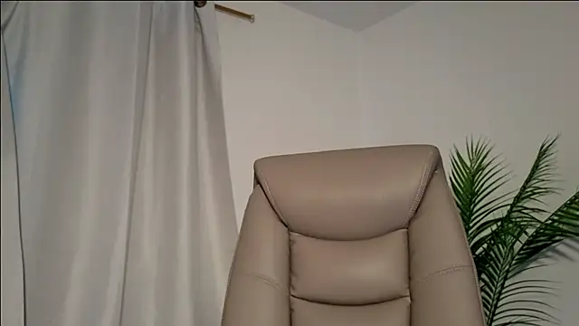 Snapshot of CuteeRose chatting on May 11, 2026, 6:49 pm CuteeRose online show from May 11, 2026, 6:49 pm