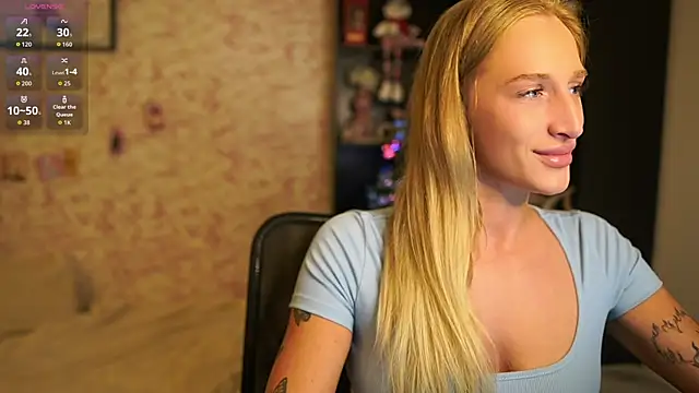 Snapshot of Nicolette__Shea_ chatting on December 15, 2025, 9:26 am Nicolette Shea online show from December 15, 2025, 9:26 am