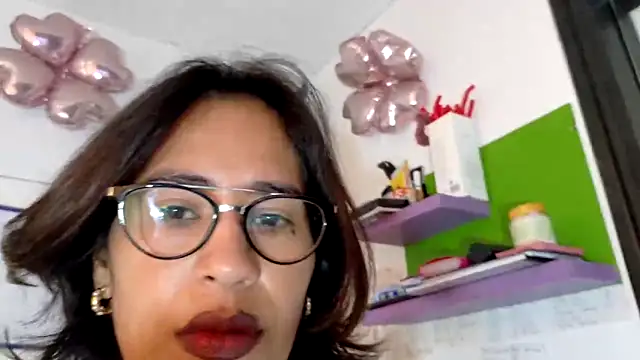 Snapshot of fantasty_nylon chatting on November 17, 2025, 5:06 pm fantasty nylon online show from November 17, 2025, 5:06 pm