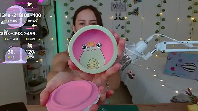 Snapshot of reaLISStic chatting on February 13, 2026, 5:35 pm reaLISStic online show from February 13, 2026, 5:35 pm