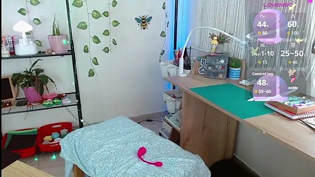 Snapshot of reaLISStic chatting on November 29, 2025, 4:51 pm reaLISStic online show from November 29, 2025, 4:51 pm