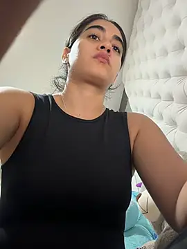 Snapshot of ZarahEvans chatting on March 4, 2026, 10:28 pm ZarahEvans online show from March 4, 2026, 10:28 pm