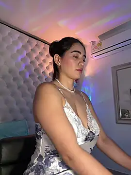 Snapshot of ZarahEvans chatting on December 6, 2024, 10:35 pm ZarahEvans online show from December 6, 2024, 10:35 pm