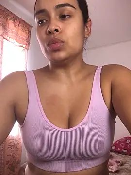 JuanaSimons online show from April 19, 2026, 9:39 pm